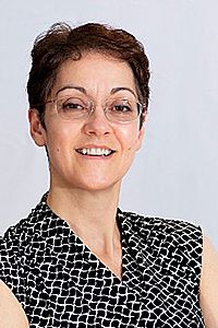 Dr. Stephanie Barak Headshot
